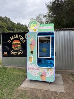 Zmrzlinový automat Ice To Go u Bistra u Martina ve Splzově